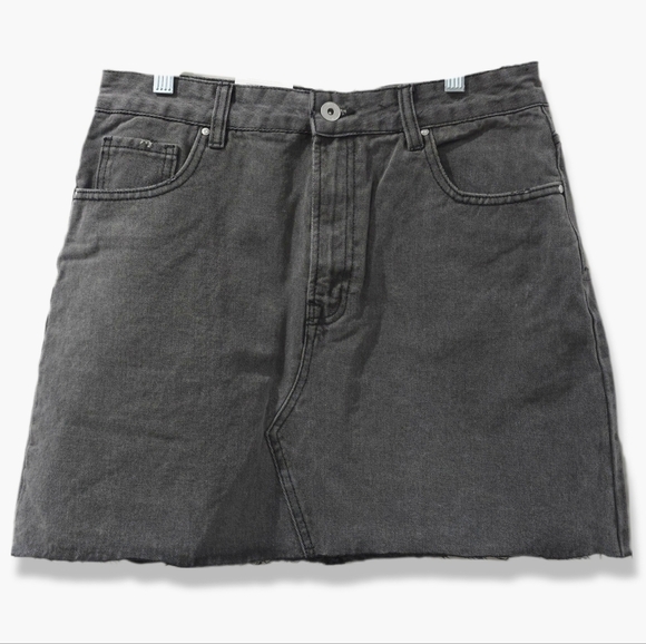 COTTON ON Black Wash Denim Mini Skirt, Raw Hem, 100 Cotton, NWT, Size 8 - Picture 1 of 14